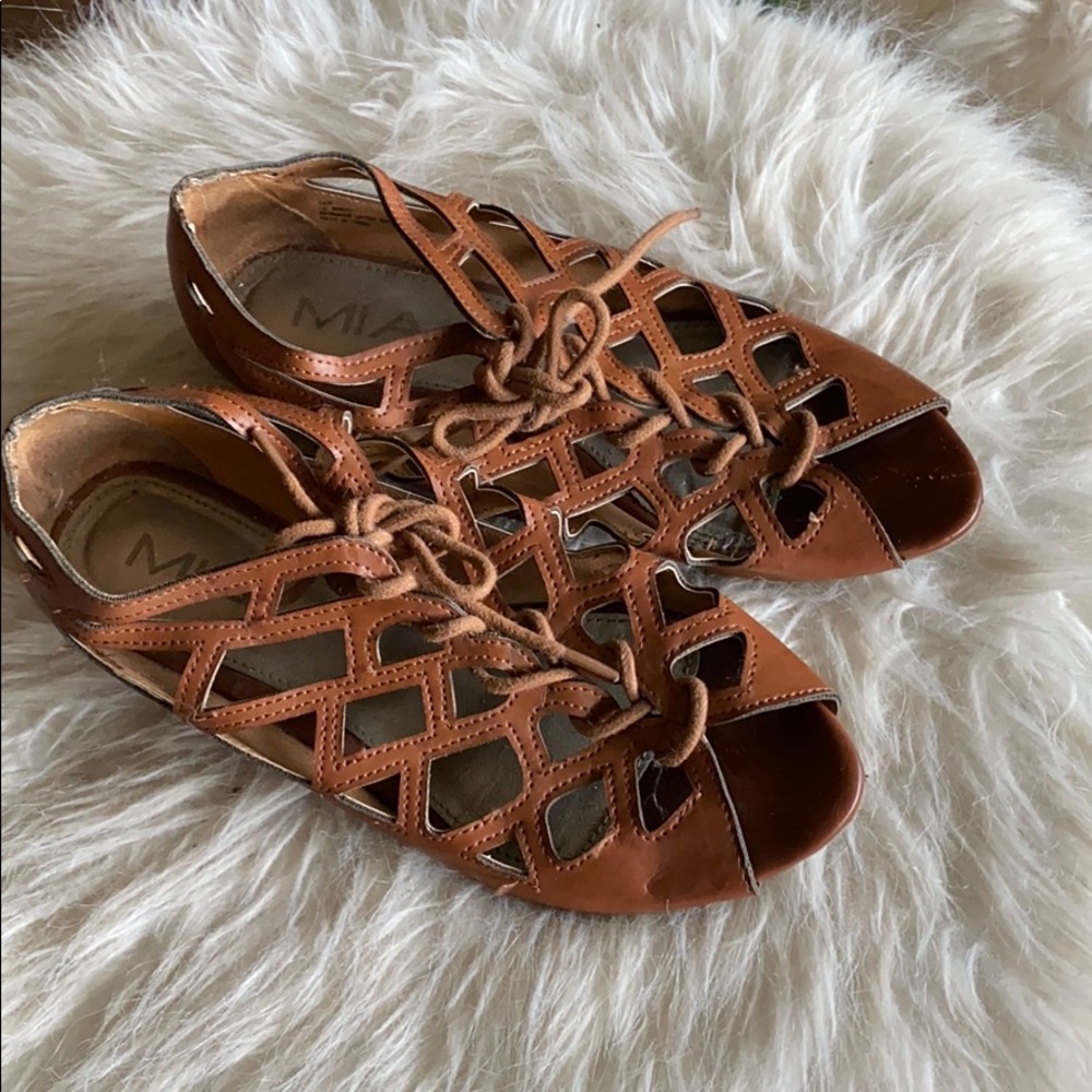 Shoes - Picture 2 of 4